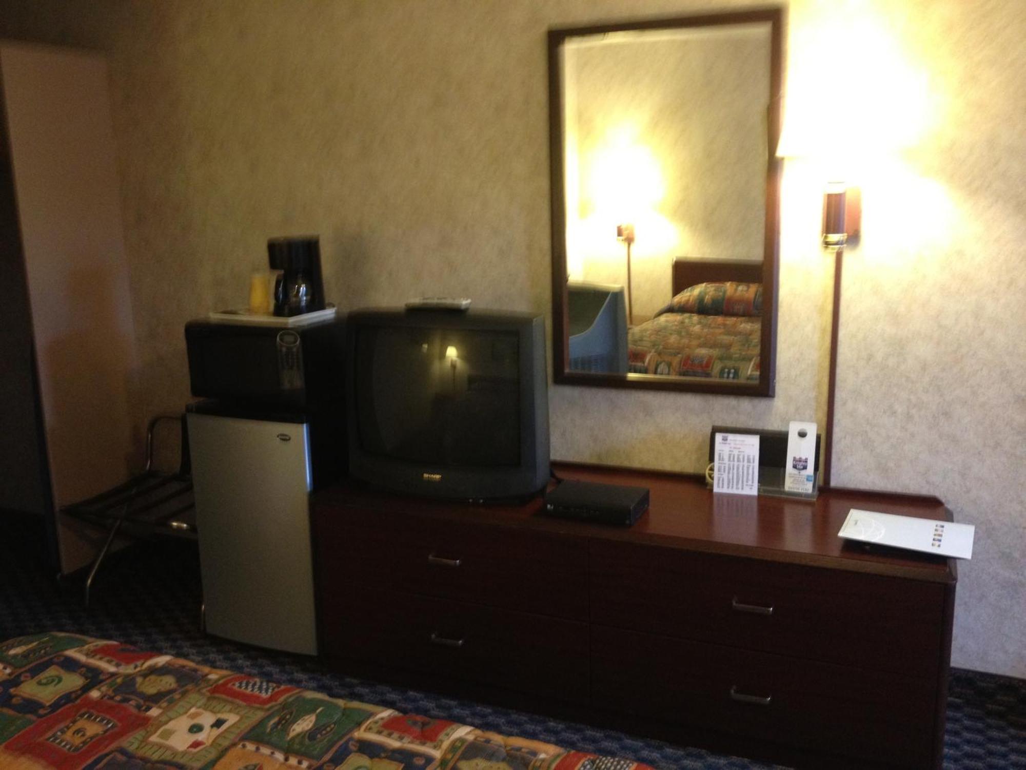 Richmond Inn And Suites Ngoại thất bức ảnh