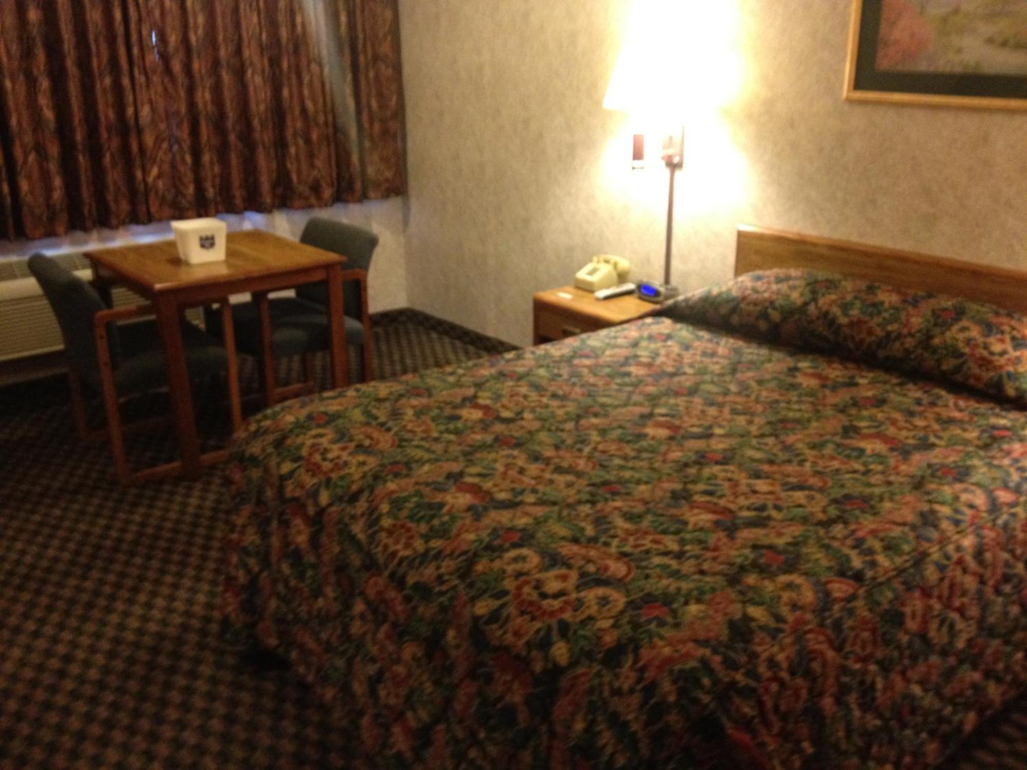 Richmond Inn And Suites Ngoại thất bức ảnh