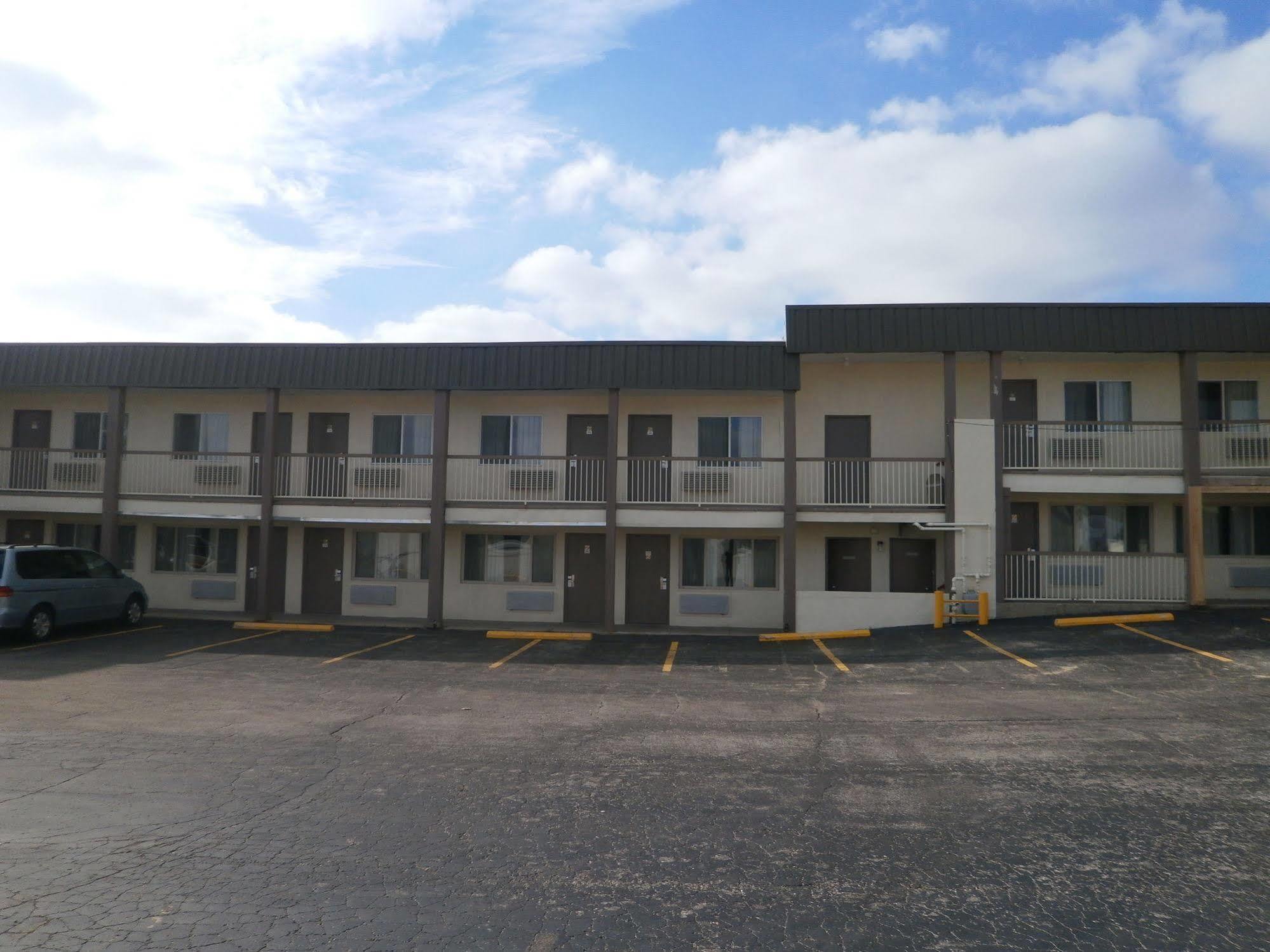 Richmond Inn And Suites Ngoại thất bức ảnh