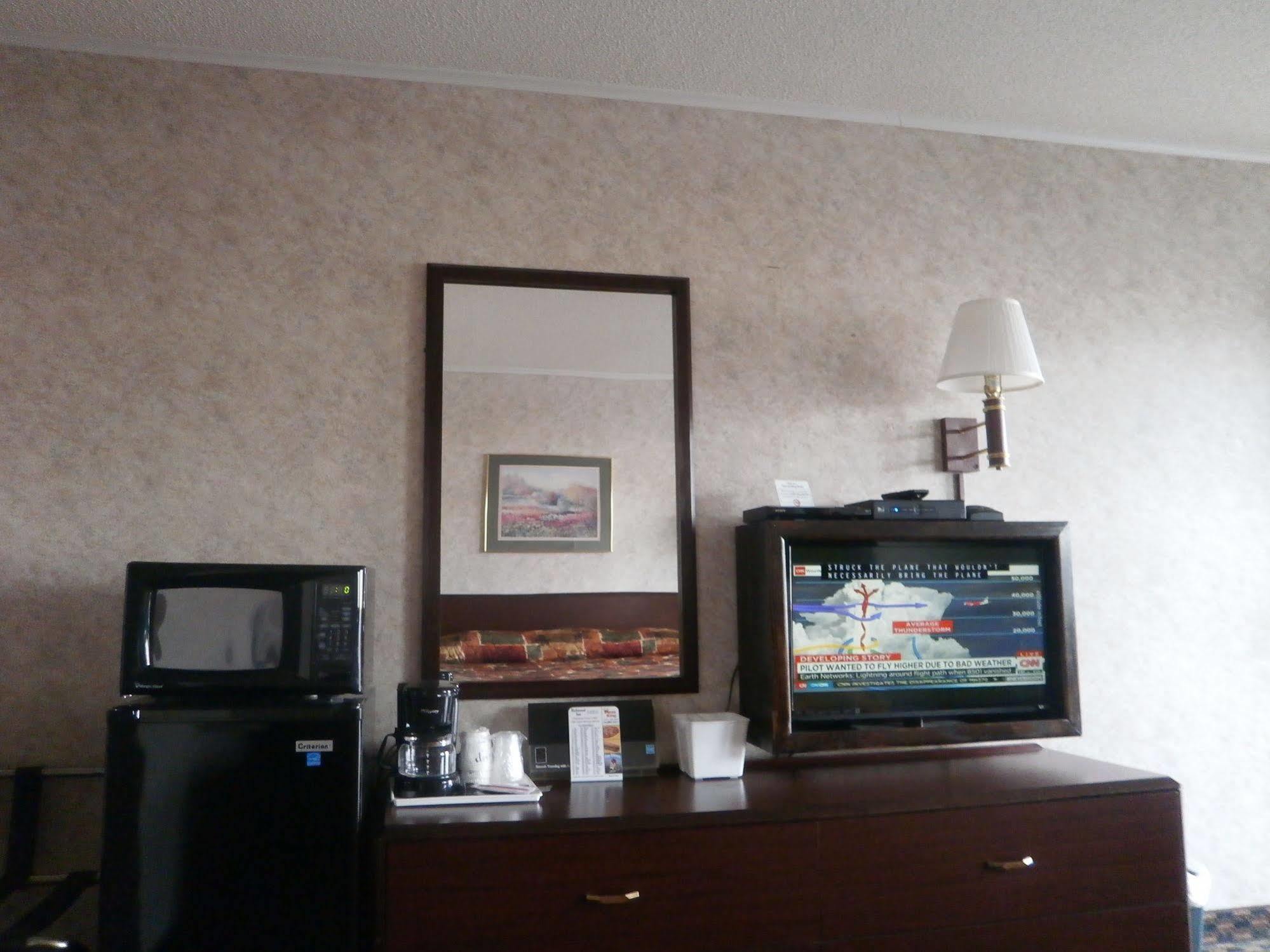Richmond Inn And Suites Ngoại thất bức ảnh