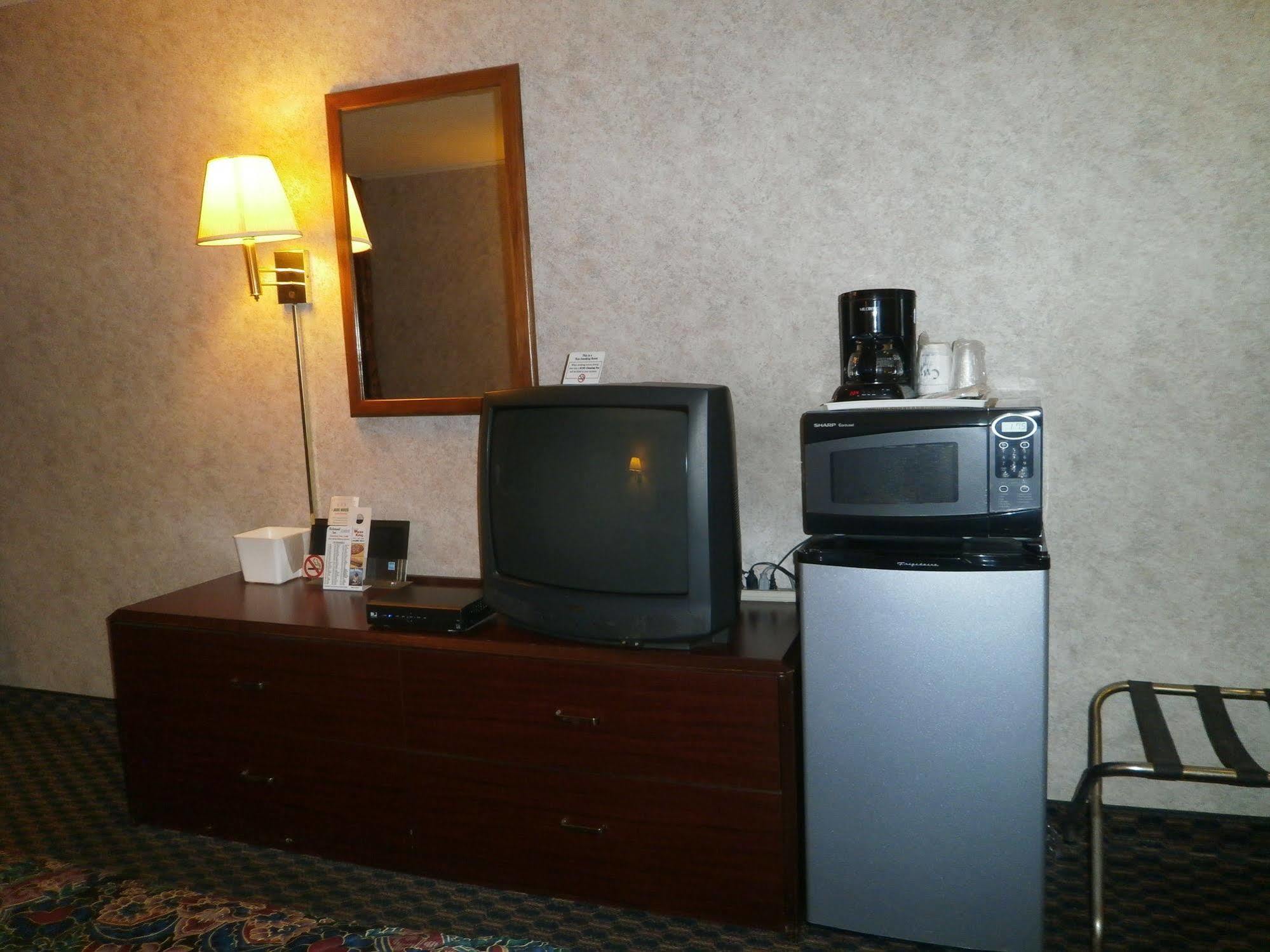 Richmond Inn And Suites Ngoại thất bức ảnh