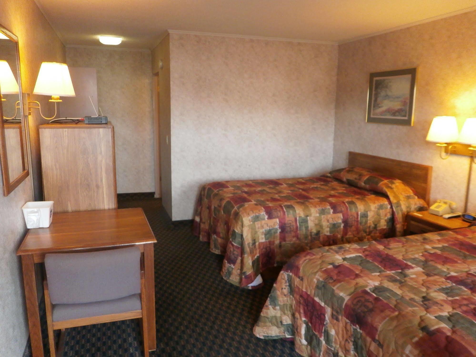 Richmond Inn And Suites Ngoại thất bức ảnh