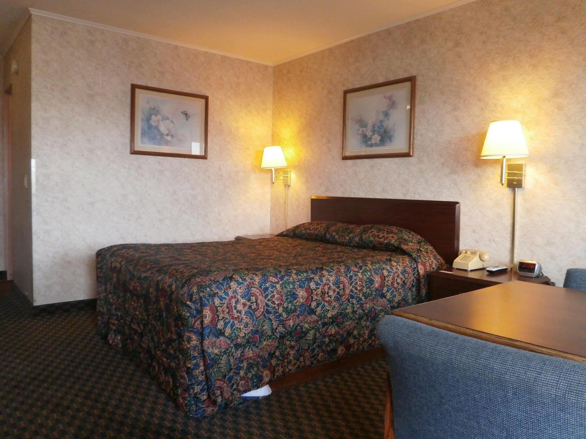 Richmond Inn And Suites Ngoại thất bức ảnh