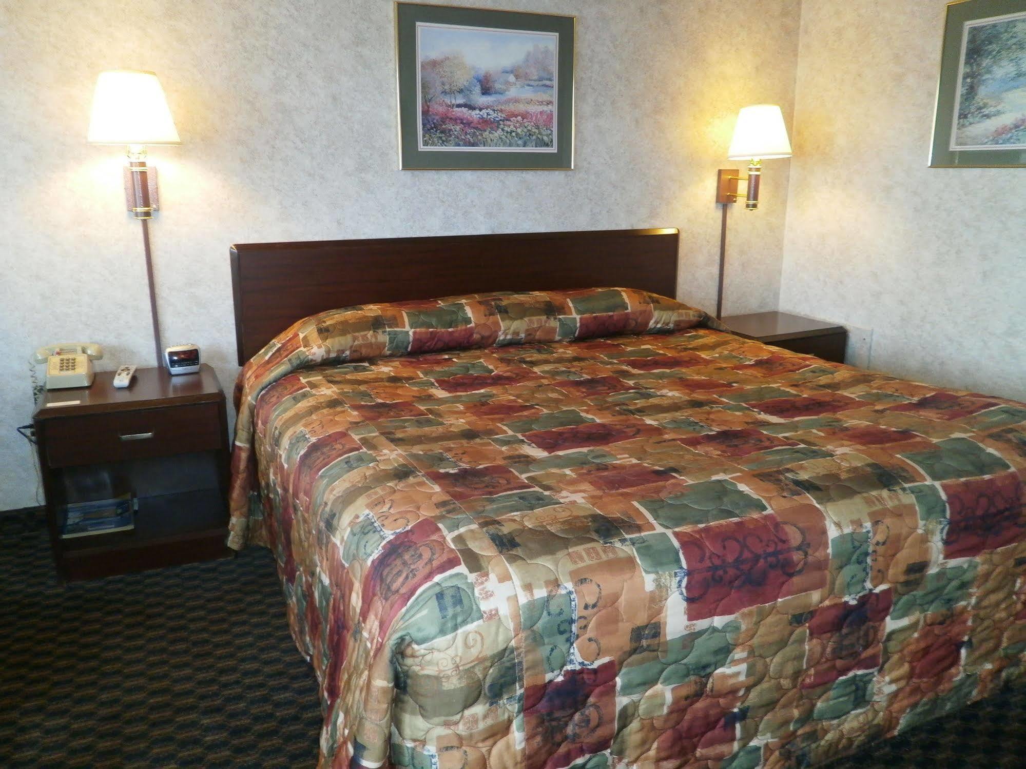 Richmond Inn And Suites Ngoại thất bức ảnh