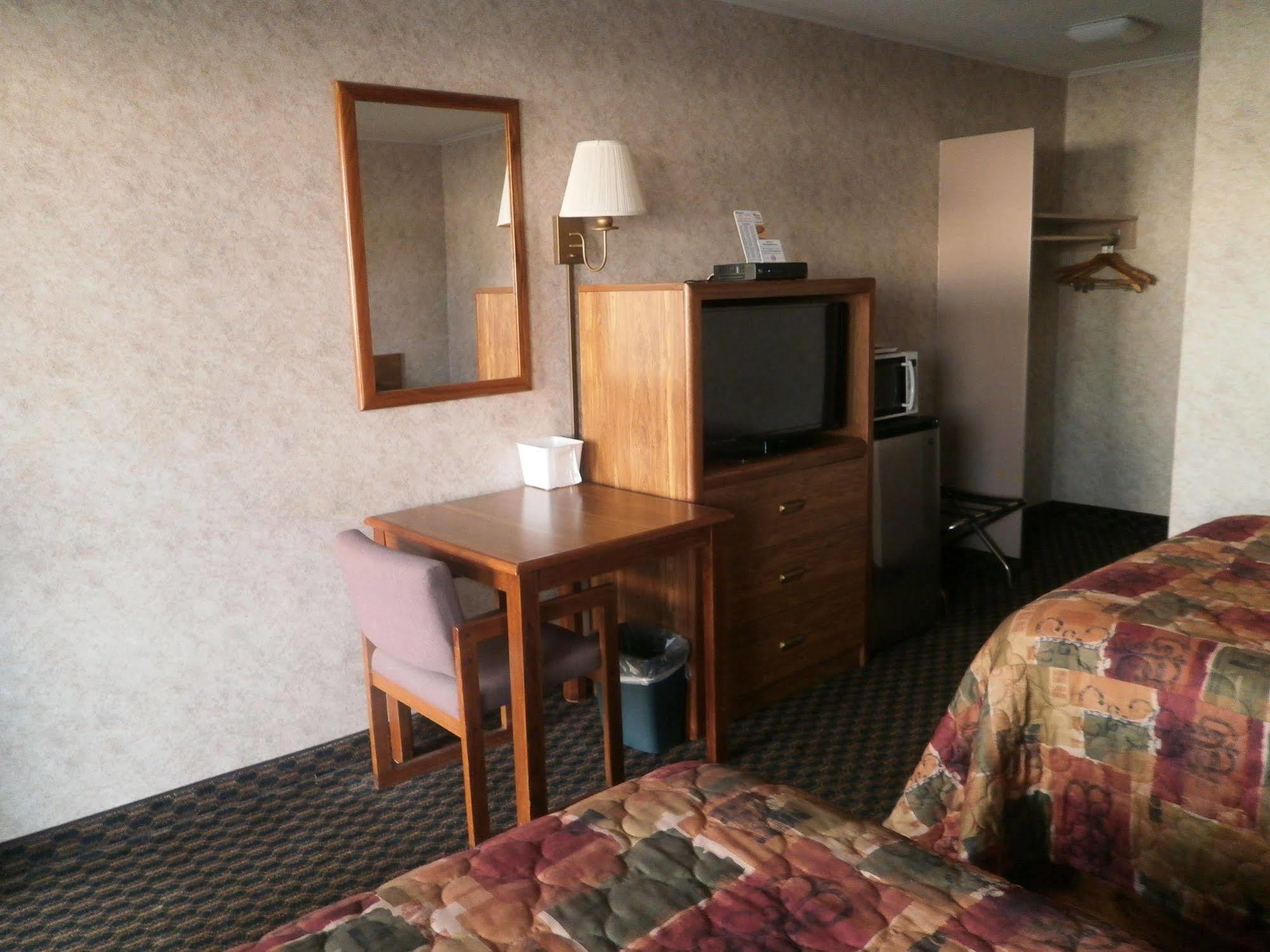 Richmond Inn And Suites Ngoại thất bức ảnh